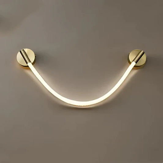Aplică LED Premium DM Living, Model R9158/1, Auriu/Alb – Design Modern Cu 3 Opțiuni De Iluminare Și Eficiență Ridicată.