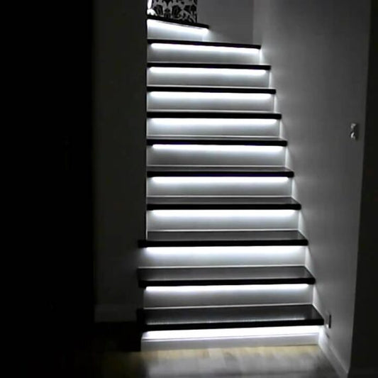 Kit Iluminat De Lux pentru Scări, 16 Trepte – Iluminare Reglabilă și Funcțională pentru Interioare Moderne