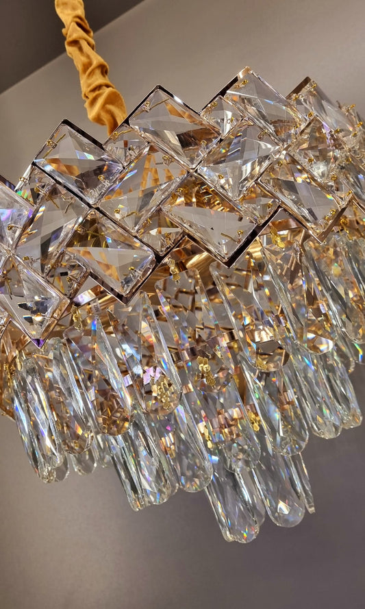 Candelabru Modern Cristal SQ 800 – Design Premium cu Iluminare Strălucitoare  Perfect pentru Dormitor și Birou